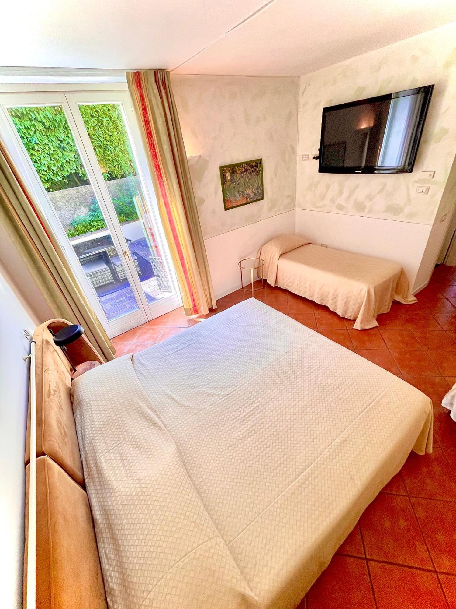 Caroline Hotel 4*