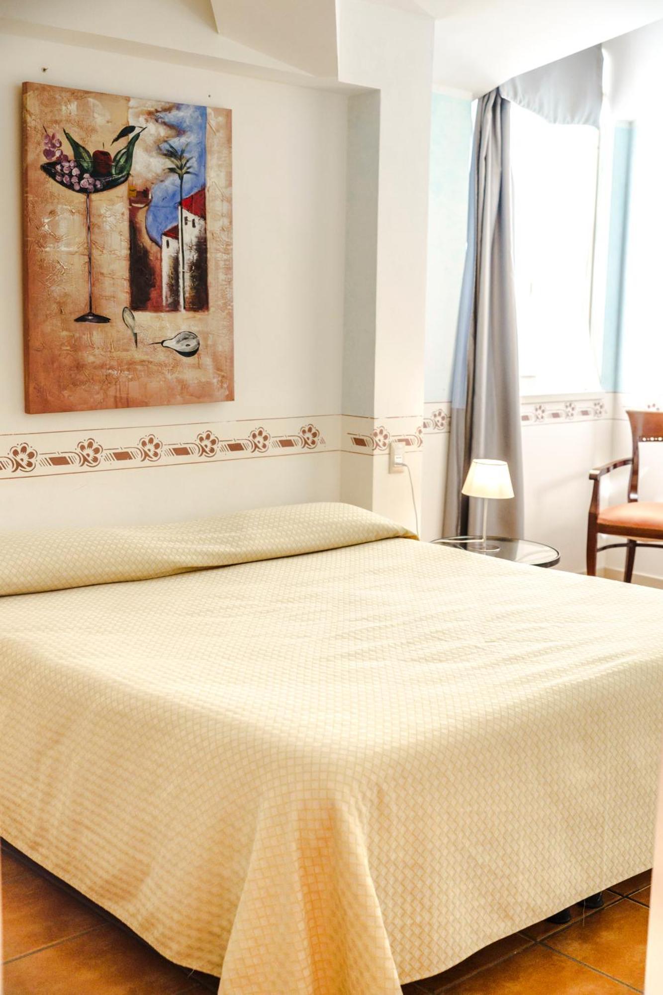 Caroline Hotel Brusimpiano